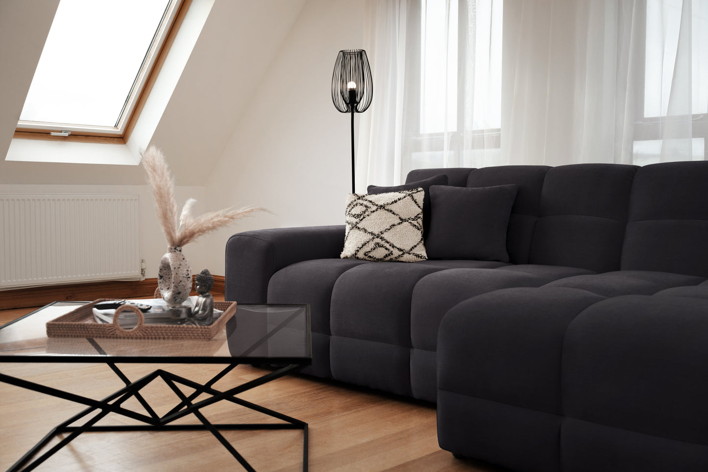 Joanna Sofa Black Right Hand Facing Corner at Dreamy furniture store